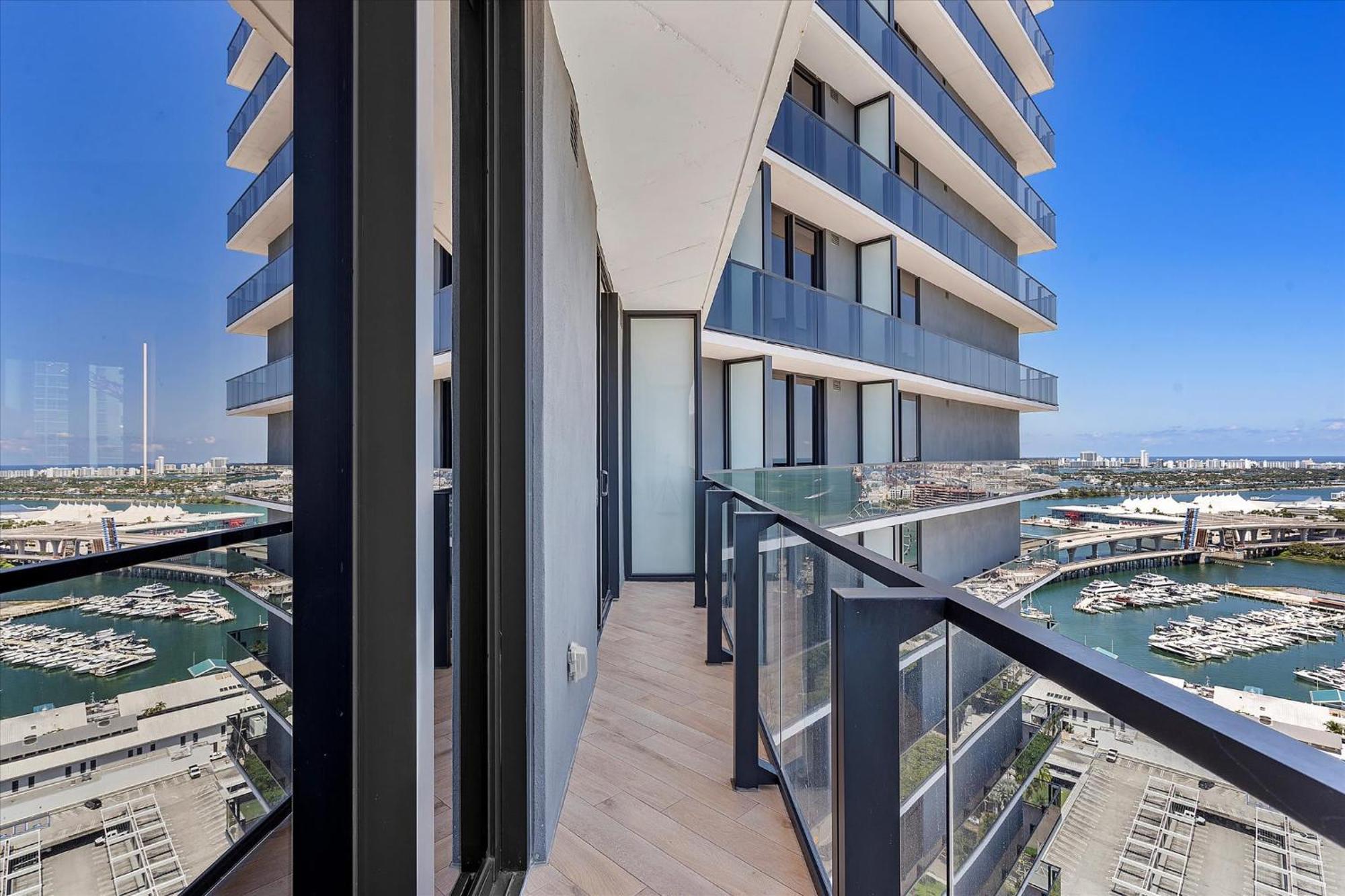 Mvr - Miami-s #1 Rated 1br - Sup3rhost Approved Miami