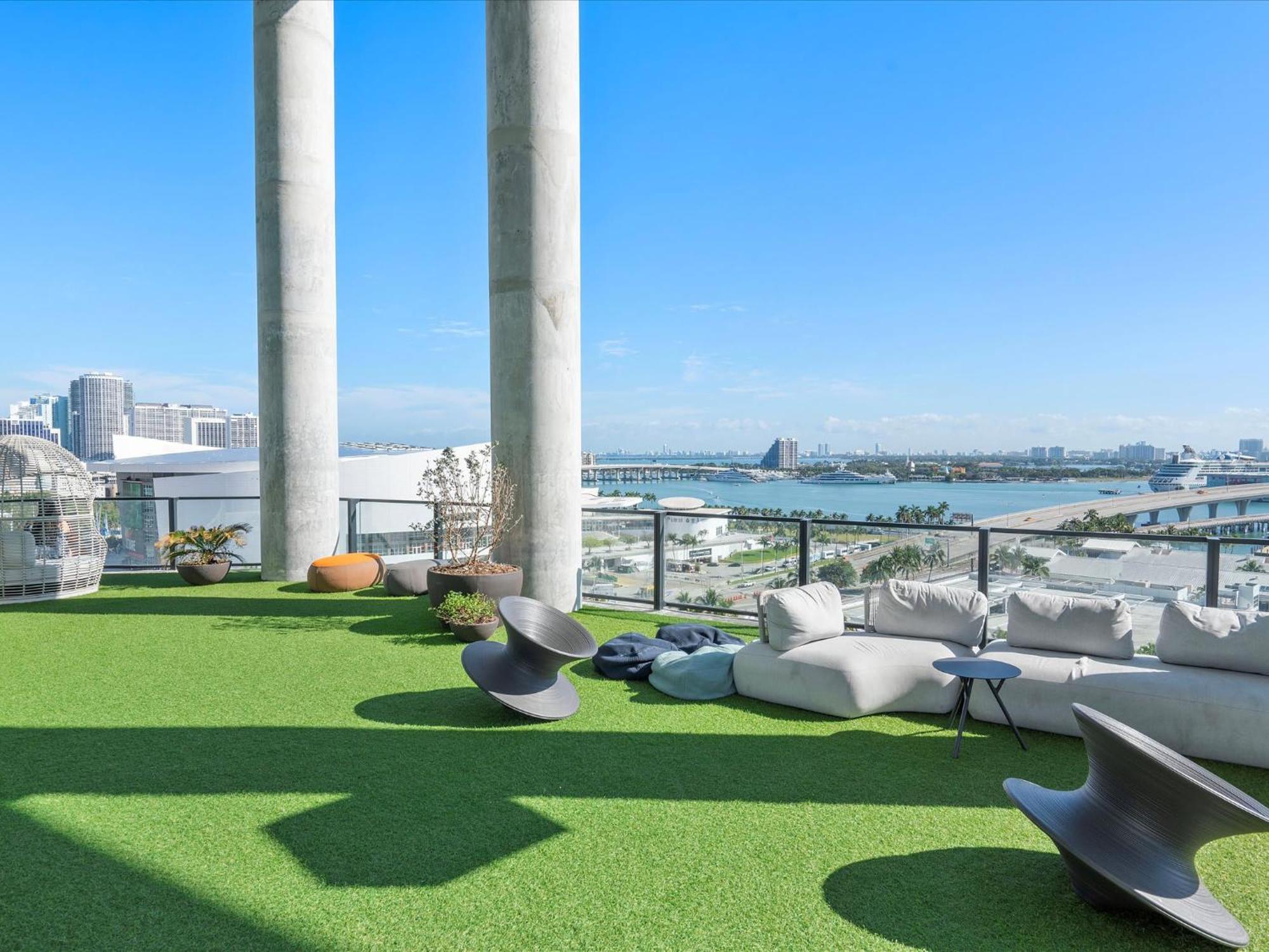 Mvr - Miami-s #1 Rated 1br - Sup3rhost Approved Apartment